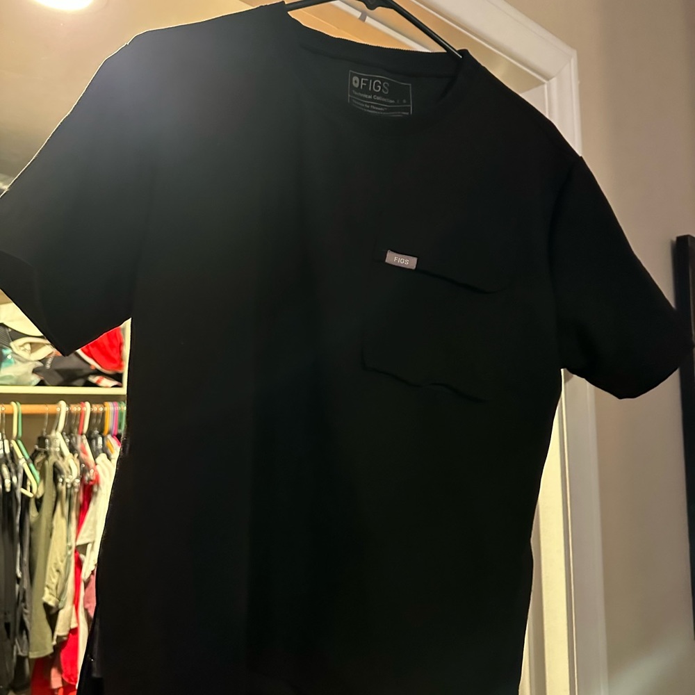 Wear figs keji black scrub top size small